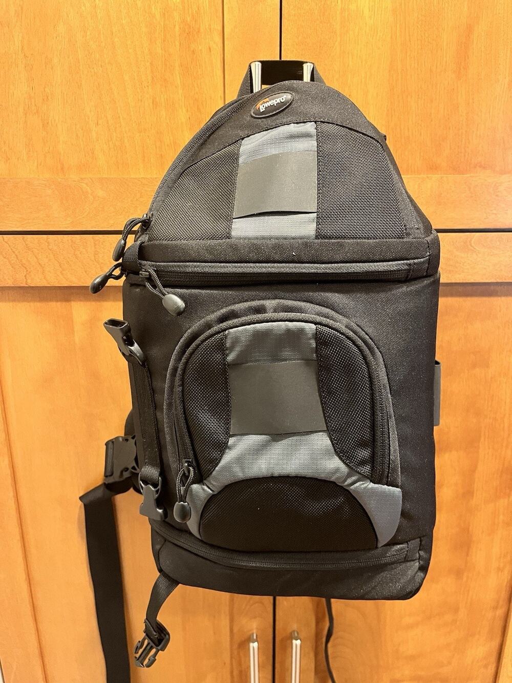 Lowepro Slingshot 100 AW Camera Bag Crossbody Black Gray Padded Sling Strap